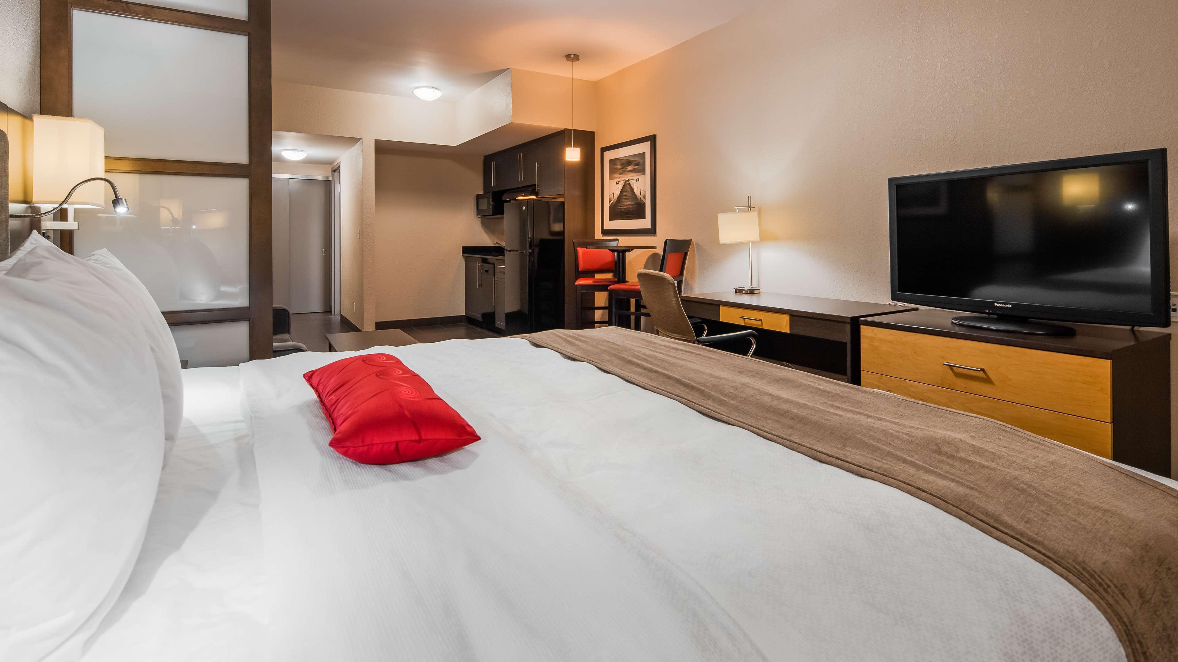 Western Eastgate And 3*