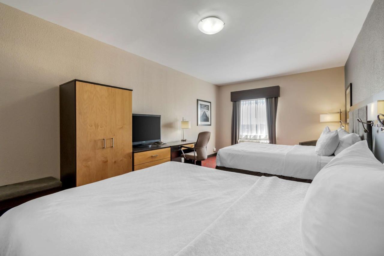 Western Eastgate And 3*