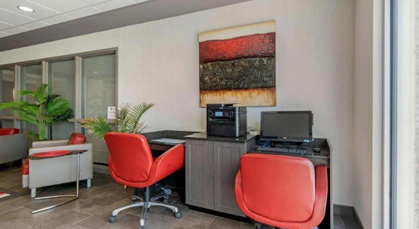 Western Eastgate And 3*